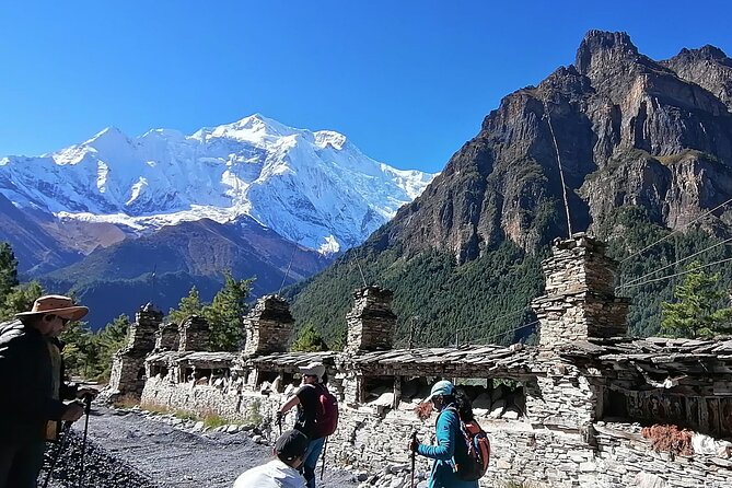 10 Days Annapurna Circuit Trek - Day 2: Forest trails and the approach to Chame