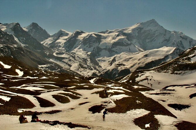 14 Days Annapurna Circuit Trek - Days 3 and 4: Long roads to Besisahar and Chame