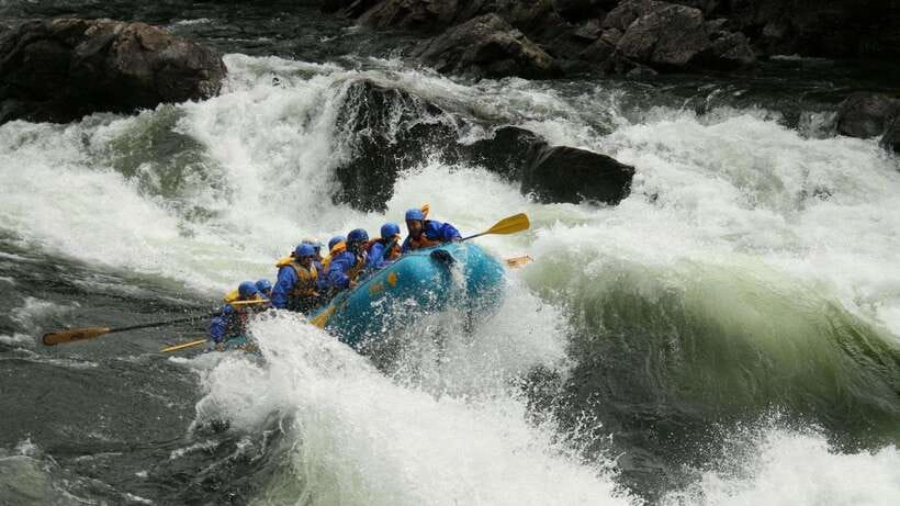 Beginner-Friendly Rafting Adventure on the Trishuli River - The first two hours: gentle water and Class I to III rapids