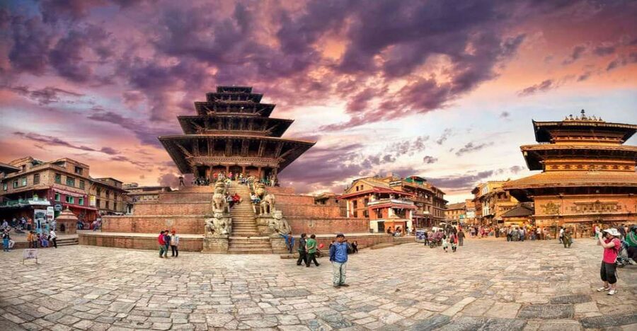 Bhaktapur Durbar Square and Boudhanath Stupa - What the guides add to the day