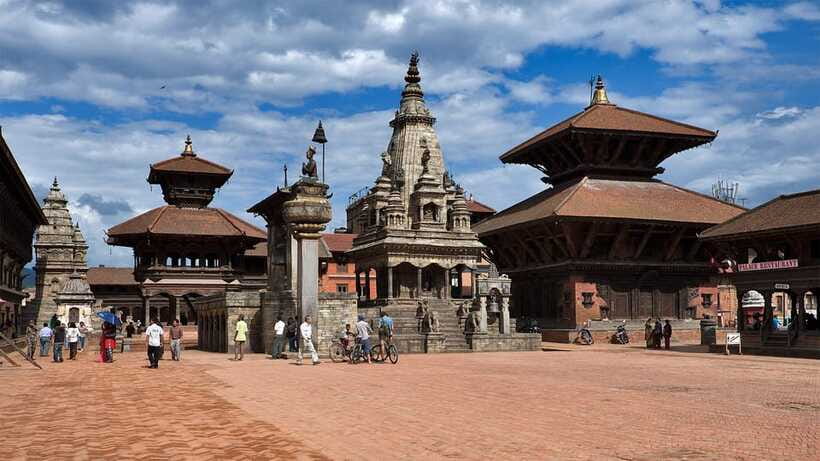 Kathmandu City Tour: TOP Highlights of the Kathmandu Valley - Walking through Bhaktapur Durbar Square