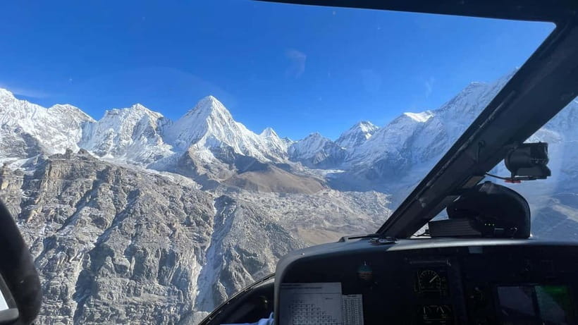 Kathmandu: Everest Helicopter Tour with Landing & Breakfast - Shared helicopter or private charter?