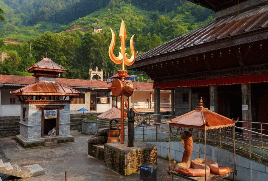 Kathmandu: Nagarkot, Bhaktapur, Doleswor & Sanga Statue Tour - Doleshwor Mahadev, a quieter spiritual finish