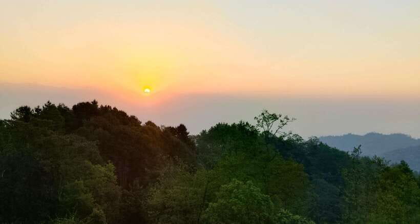 Kathmandu: Nagarkot Sunrise & Hike with Lunch -Private/Group - Breakfast at Club Himalaya, or the included breakfast box