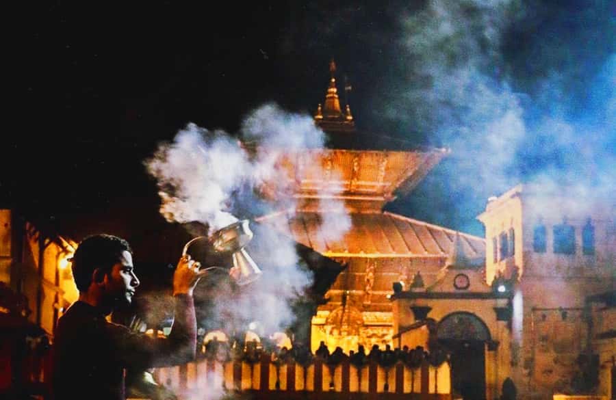 Kathmandu: Pashupatinath Aarati & Cremation Evening Tour - Walking through the sacred complex