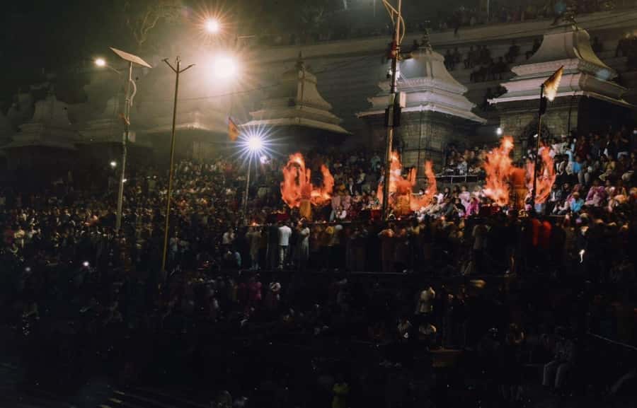 Kathmandu: Pashupatinath Aarati & Cremation Evening Tour - Watching the Pashupatinath Aarati