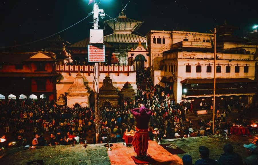 Kathmandu: Pashupatinath Aarati & Cremation Evening Tour - Seeing cremation beside the Bagmati River