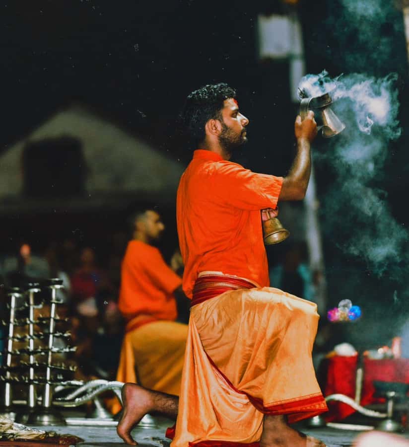 Kathmandu: Pashupatinath Aarati & Cremation Evening Tour - How accessible is the evening walk?