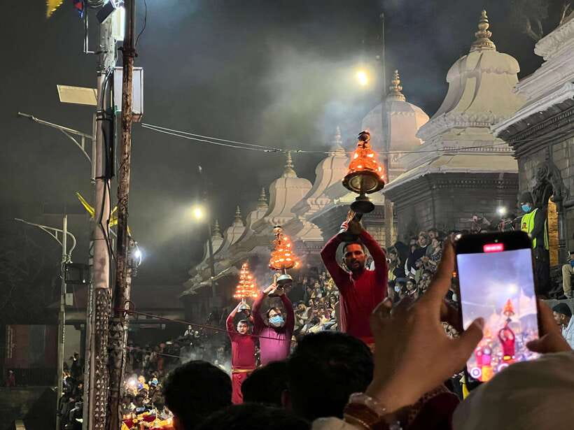 Kathmandu: Pashupatinath Evening Aarati Tour Private/Group - Guide languages, group style, and practical comfort