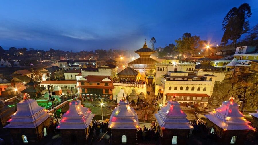 Kathmandu: Pashupatinath Temple Aarti Night Tour - What the guide adds to a short visit