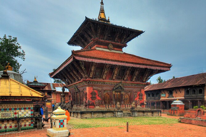 Kathmandu: Private/Group Tour to 7 UNESCO Sites with Lunch - Two hours in Bhaktapur Durbar Square
