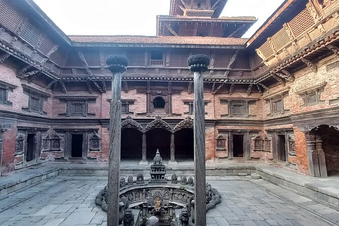 Life and spirituality tour of Kathmandu - Pashupatinath and Hindu life beside the Bagmati