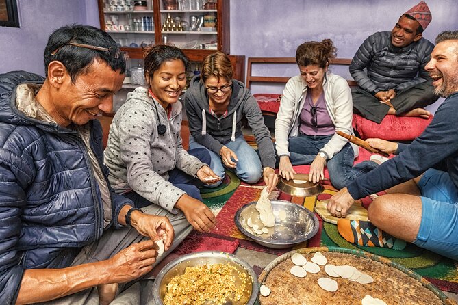 Nepal Cultural Highlights Tour in 10 Days - Day 5: Canoeing and crocodiles on the Rapti River
