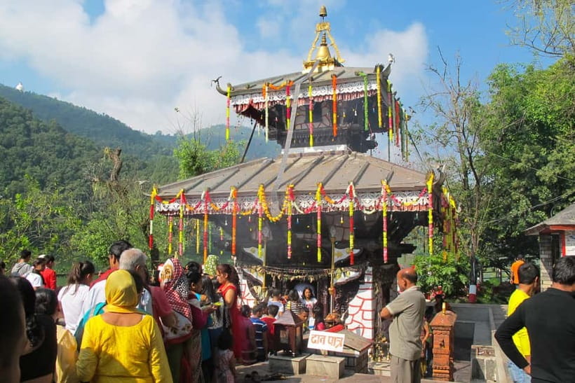 Pokhara: 1-Day World Peace Pagoda and Lord Shiva Statue Trek - Lunch, return walk, and the ride to Lakeside