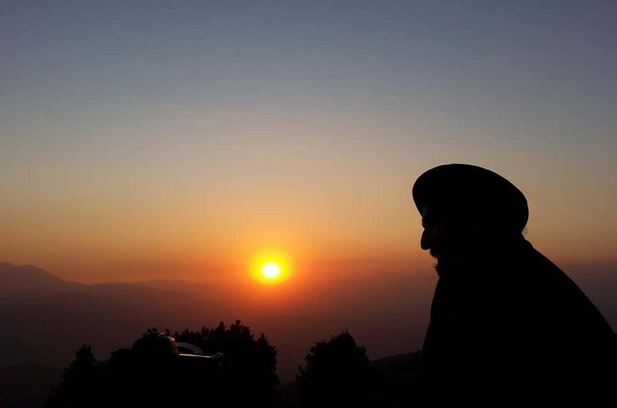Pokhara: Sarangkot Sunrise & Panoramic Annapurna View Tour - Photographing a popular viewpoint