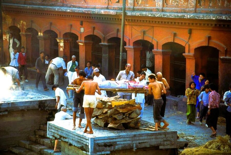Sacred Pashupatinath: Aarati,Cremation Rites & Boudha Stupa - Why these two holy sites belong together